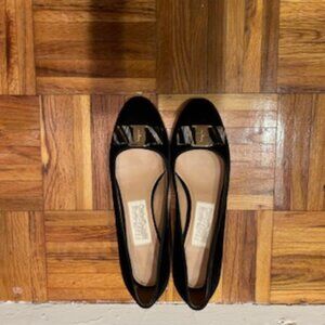 Salvatore Ferragamo Vara Bow Pumps Luxurious Black Velvet Upper 8.5B